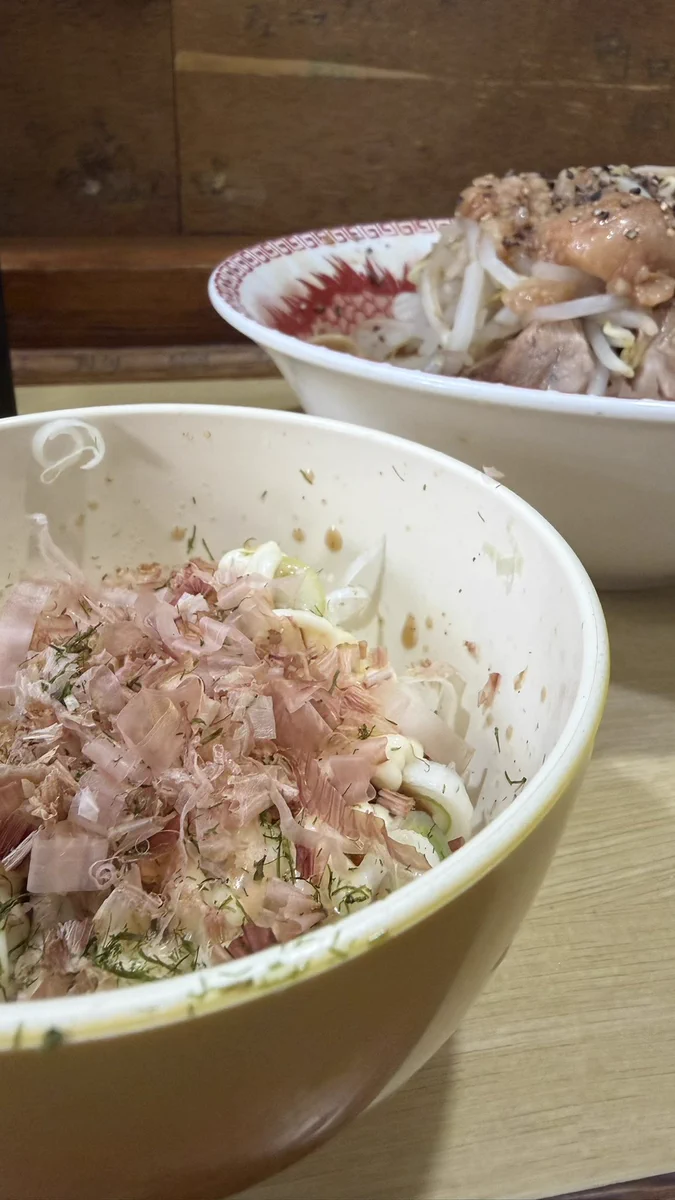 公式Xの2026年10月10日投稿に掲載されたラーメンの写真。大阪限定トッピング告知時のもの。
